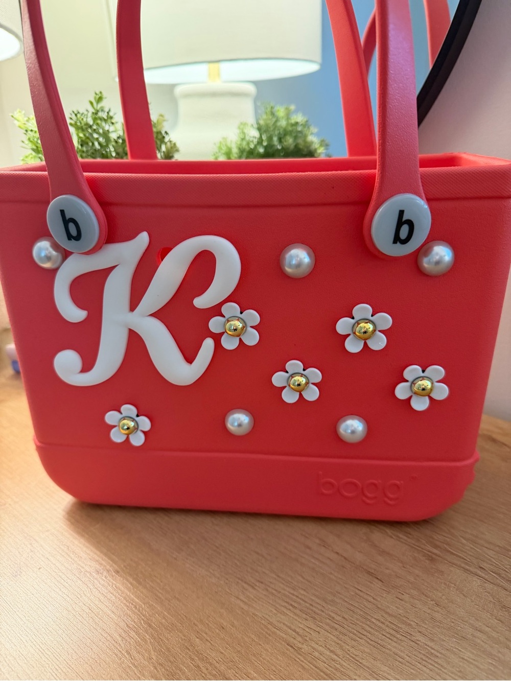 Bogg bag with daisy charms and letter K - Picture 3 of 6
